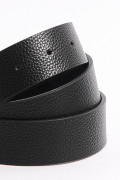Cinturón negro sintético con hebilla rectangular