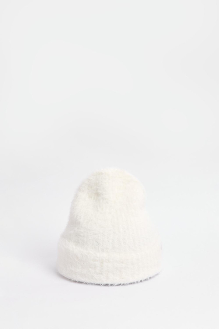 Gorro tejido unicolor con efecto afelpado