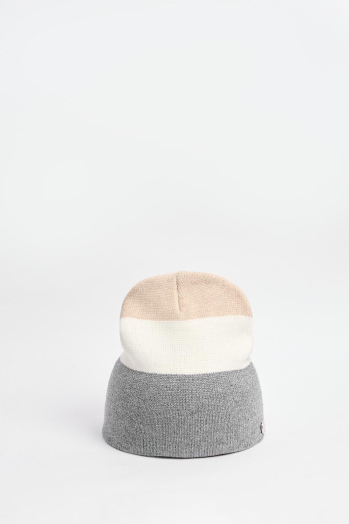 Gorro tejido unicolor con bloques de color