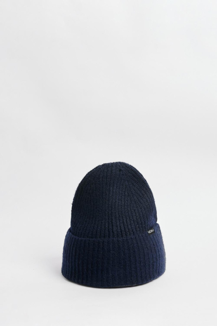 Gorro unicolor tejido con doblez y marquilla