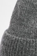Gorro unicolor tejido con doblez y marquilla