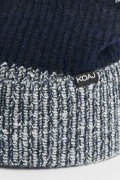 Gorro tejido azul oscuro con cortes en contraste