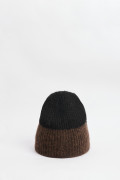 Gorro tejido unicolor con corte en contraste