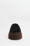 Gorro tejido unicolor con corte en contraste
