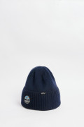 Gorro tejido azul intenso con parche decorativo