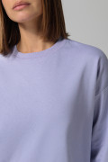 Buzo lila perchado oversize con cuello redondo