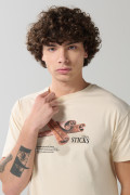 Camiseta kaki clara manga corta con diseño de canela