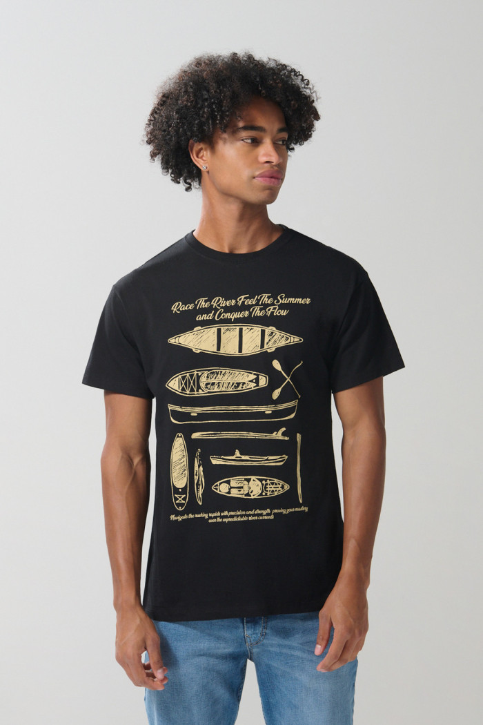 Camiseta negra en algodón cuello redondo con arte de playa