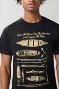 Camiseta negra en algodón cuello redondo con arte de playa