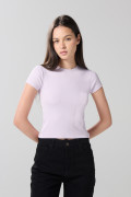 Camiseta ceñida en rib unicolor con manga corta