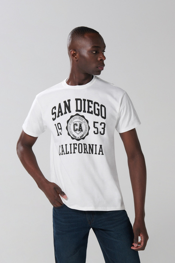 Camiseta en algodón crema college manga corta