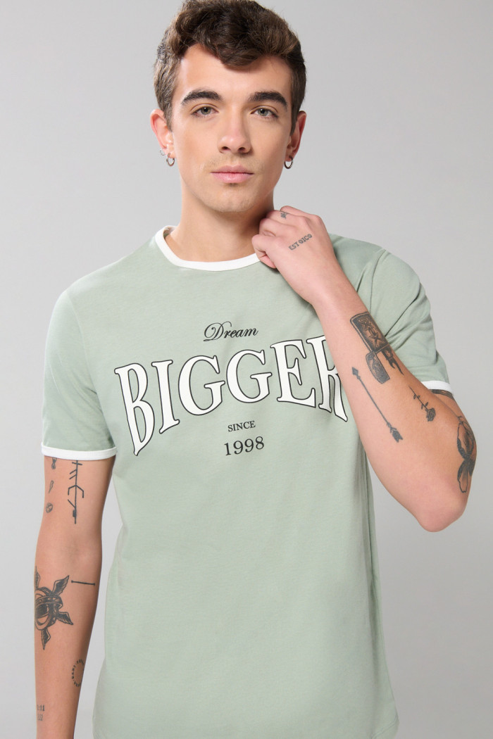 Camiseta college verde clara con contrastes y manga corta