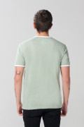 Camiseta college verde clara con contrastes y manga corta