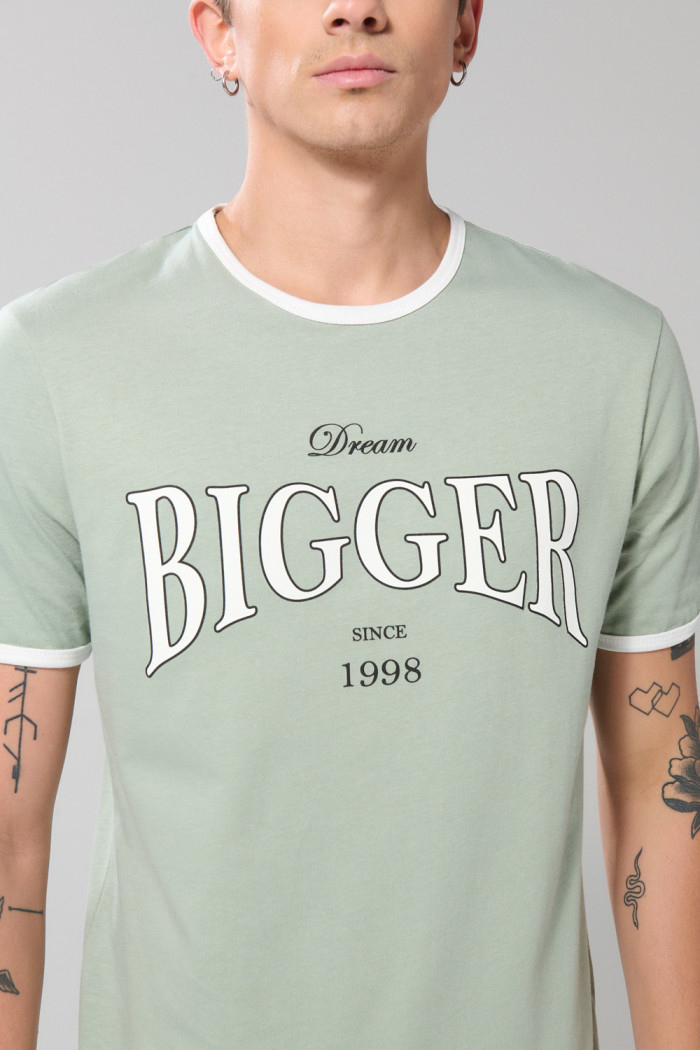 Camiseta college verde clara con contrastes y manga corta
