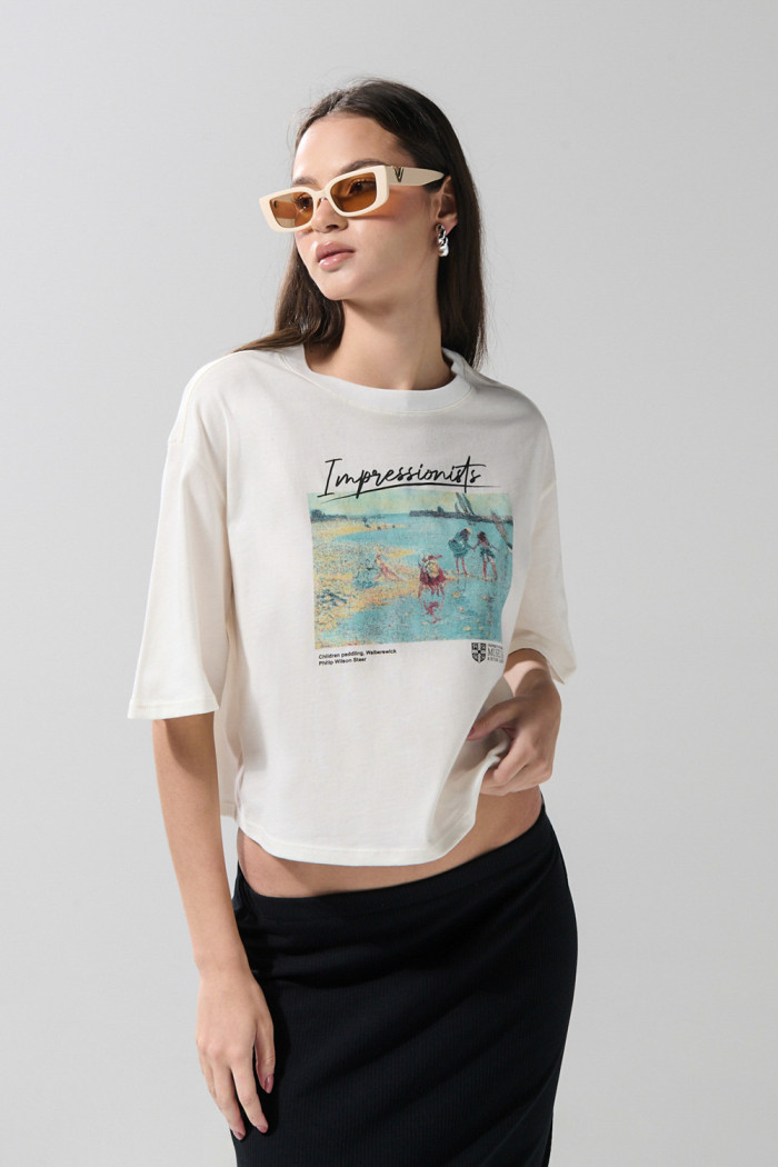 Camiseta artística de Cambridge crop top crema oversize