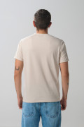 Camiseta manga corta crema con arte college en frente