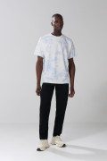 Camiseta oversize azul tie dye manga corta con texto