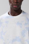 Camiseta oversize azul tie dye manga corta con texto