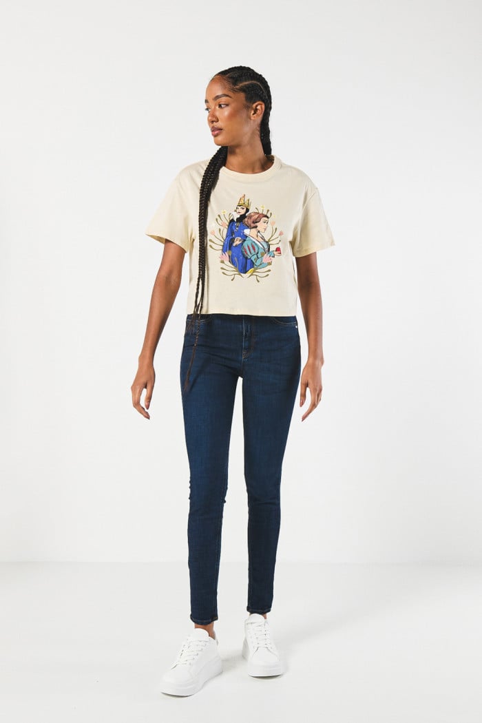 Camiseta crop top kaki con diseño de Blanca Nieves