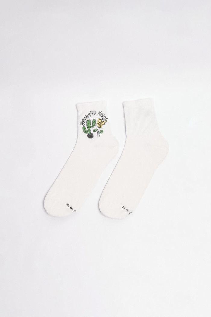 Medias cremas cortas con diseño de cactus y flor
