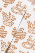 Medias cremas cortas con contrastes y diseños vaqueros