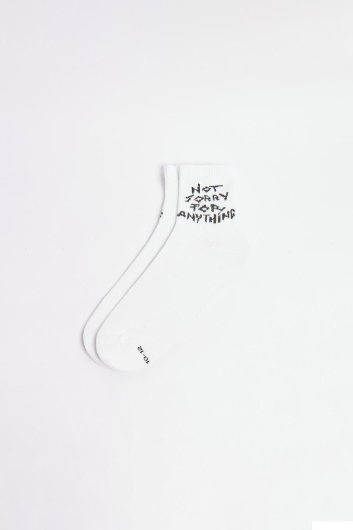 Medias unicolores cortas con diseños de textos
