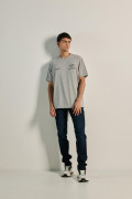 Camiseta oversize unicolor cuello redondo con diseño urbano