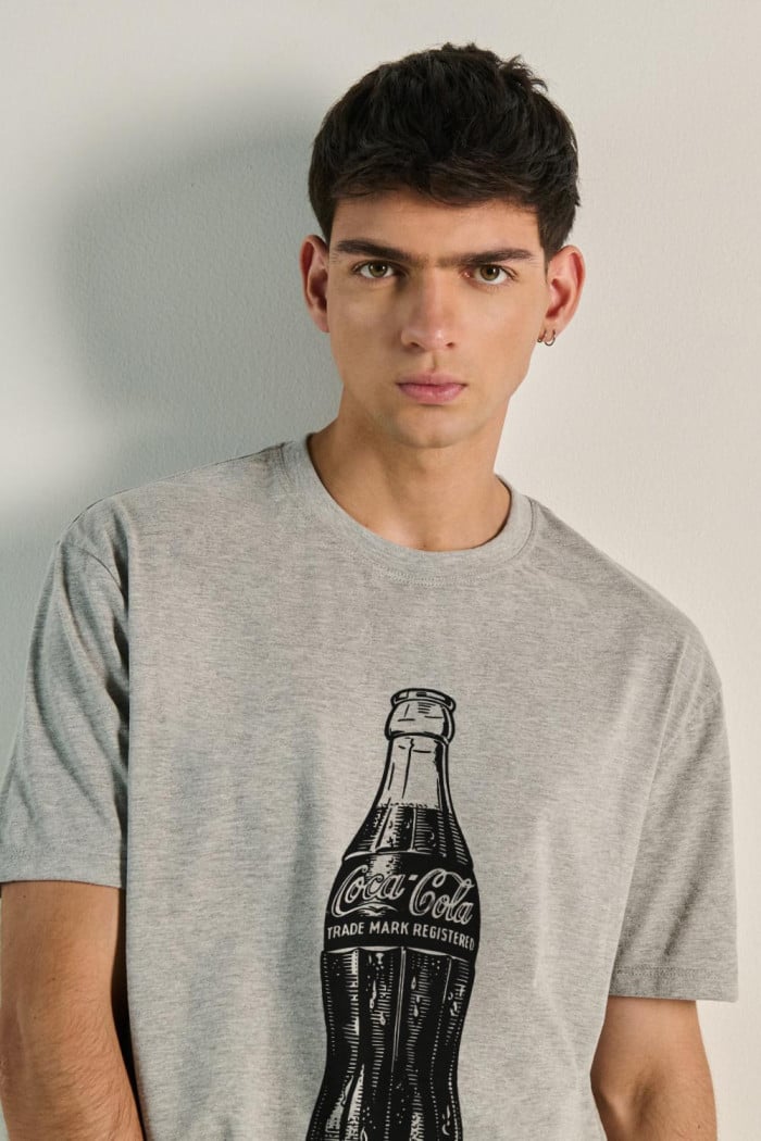 Camiseta oversize de Coca-Cola unicolor manga corta