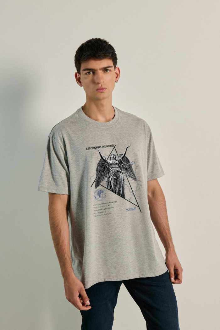 Camiseta oversize unicolor manga corta con diseño celestial