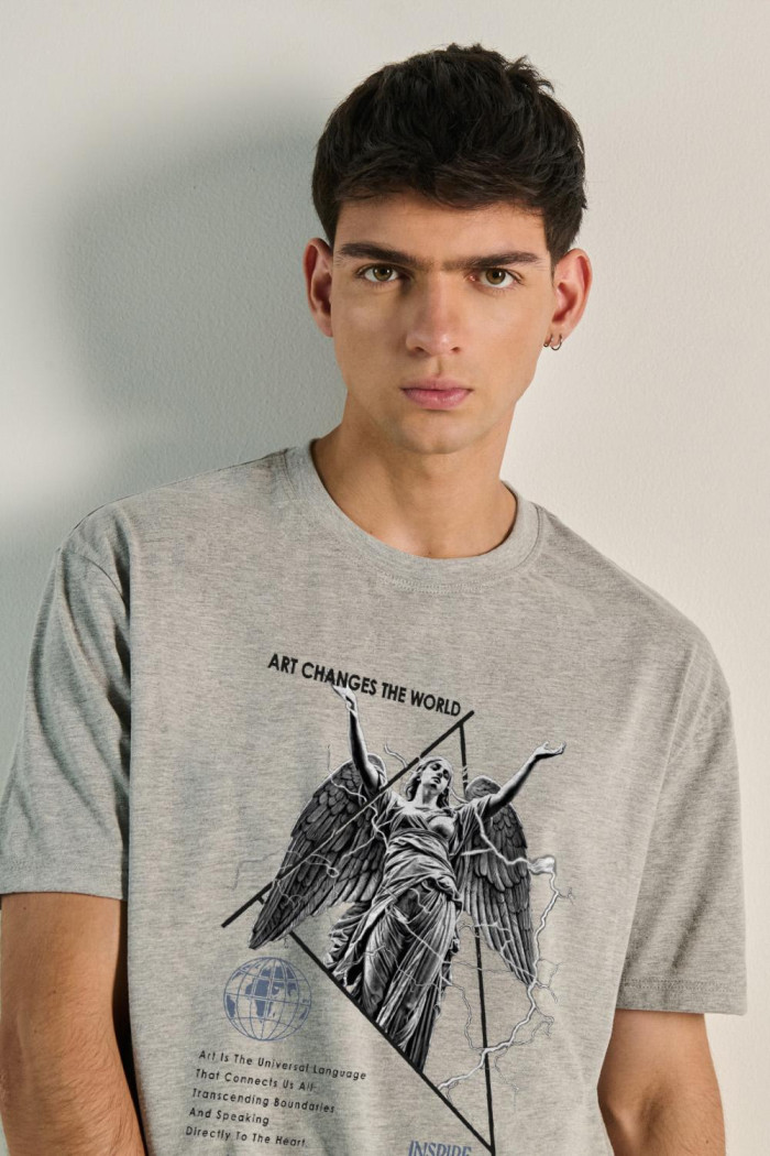 Camiseta oversize unicolor manga corta con diseño celestial
