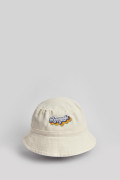 Gorro pescador crema claro con bordado en frente