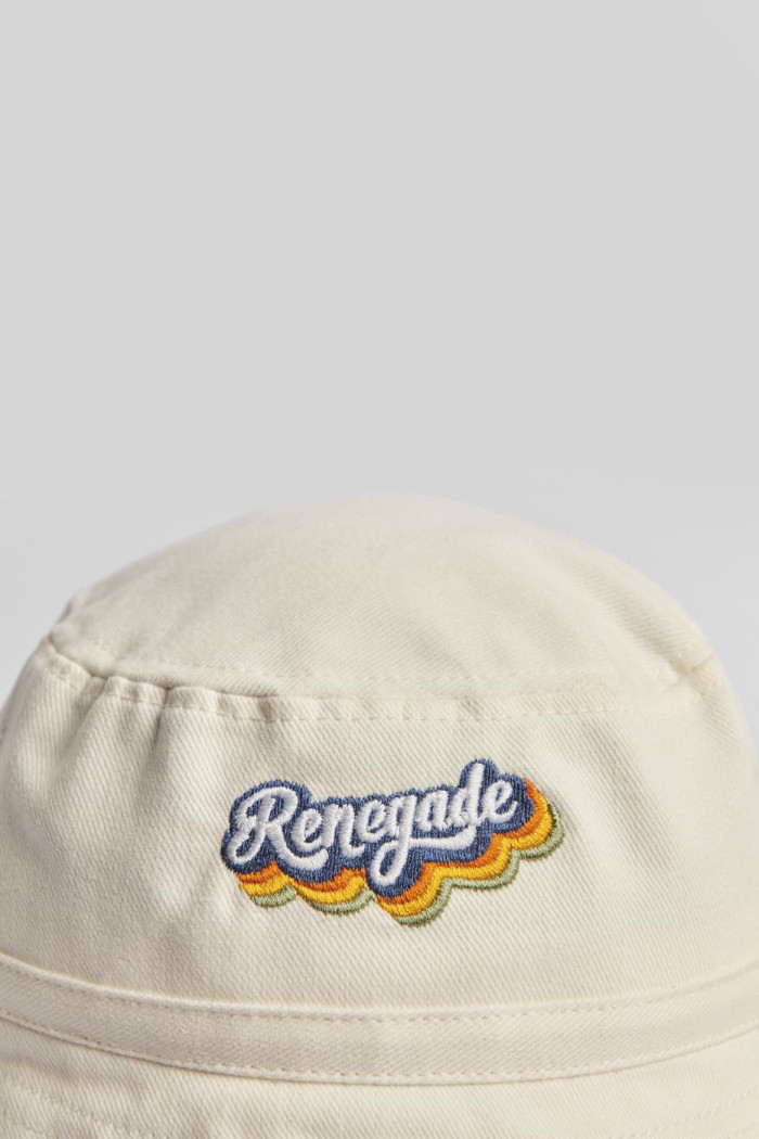 Gorro pescador crema claro con bordado en frente
