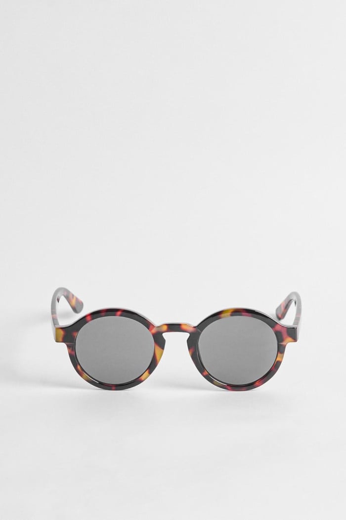 Gafas cafés de sol con marco redondo estampado