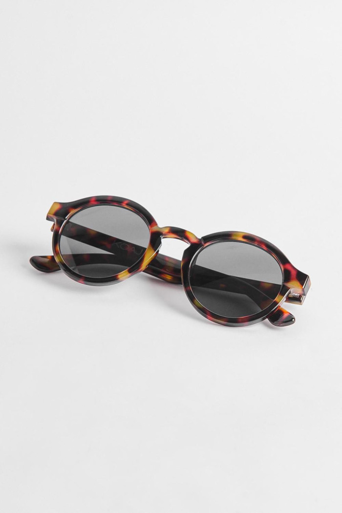 Gafas cafés de sol con marco redondo estampado