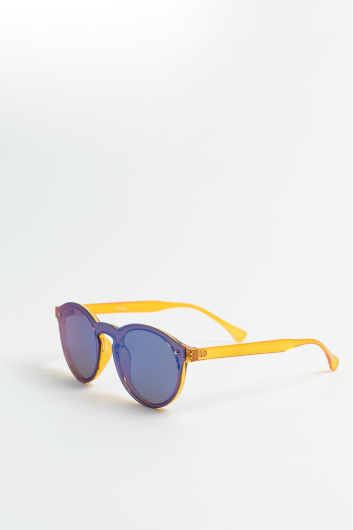 Gafas amarillas de sol con marco redondo y lentes azules