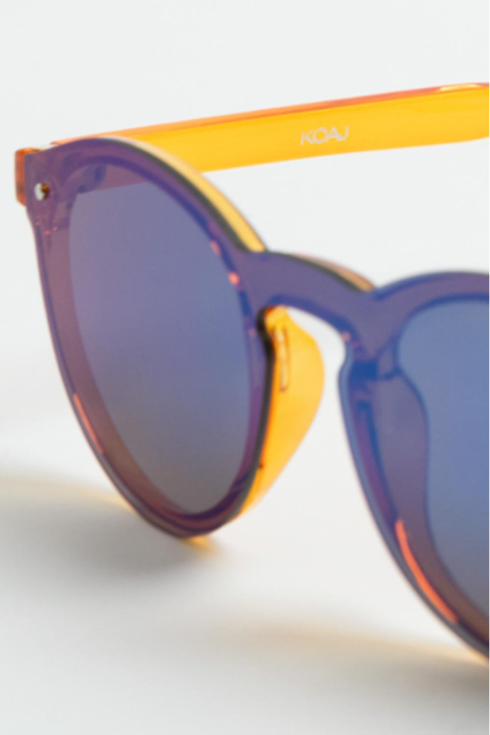 Gafas amarillas de sol con marco redondo y lentes azules
