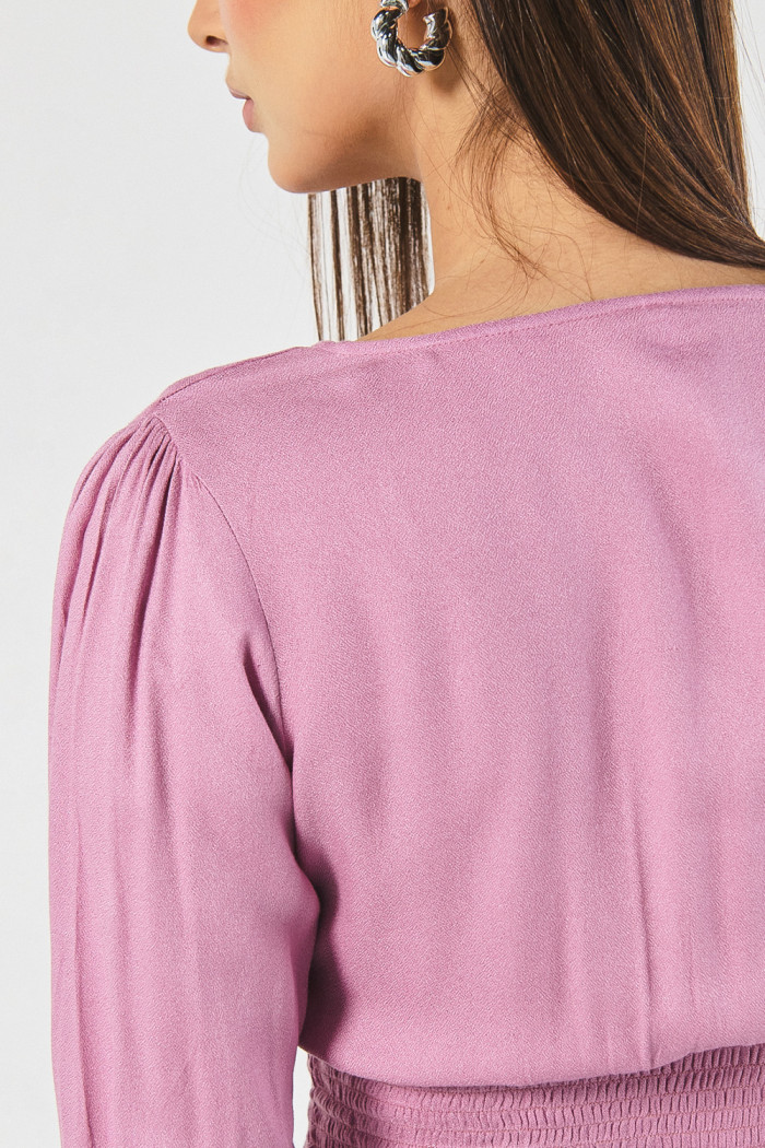 Blusa unicolor con manga larga y cintura encauchada