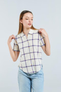 Blusa unicolor a cuadros con manga corta y prense en espalda
