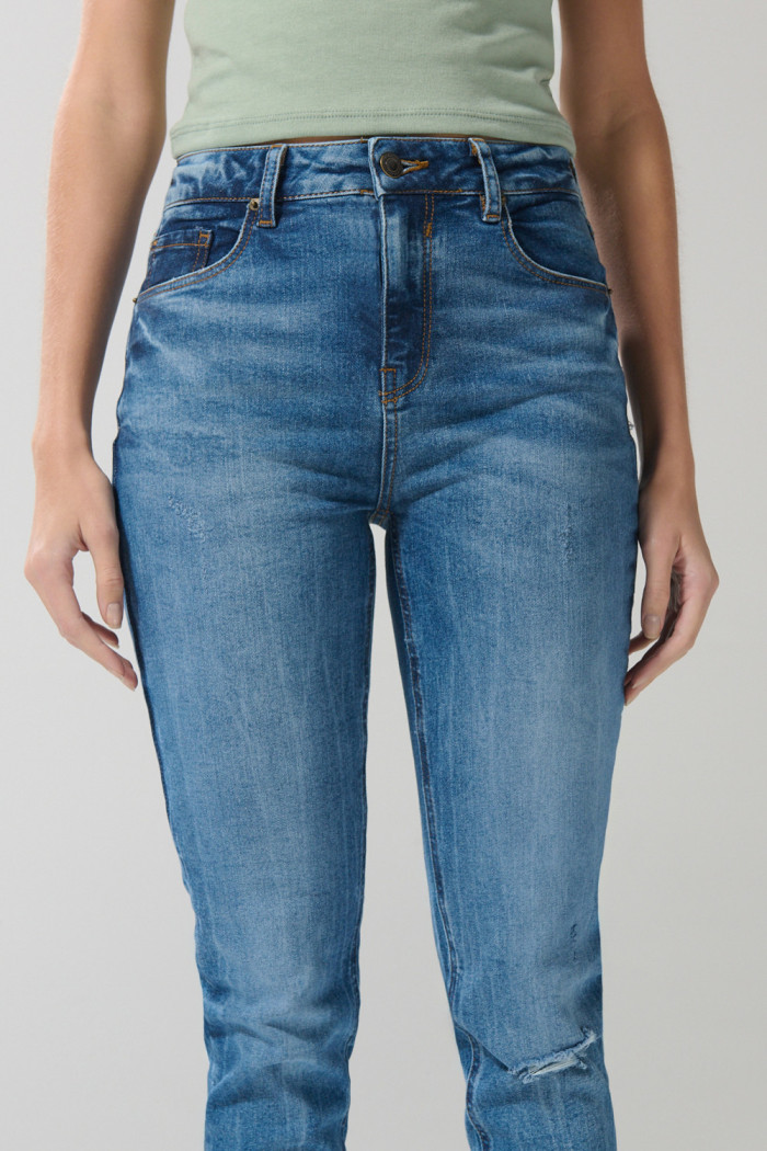 Jean tiro alto jegging azul claro con rotos y desgastes