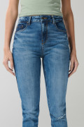 Jean tiro alto jegging azul claro con rotos y desgastes