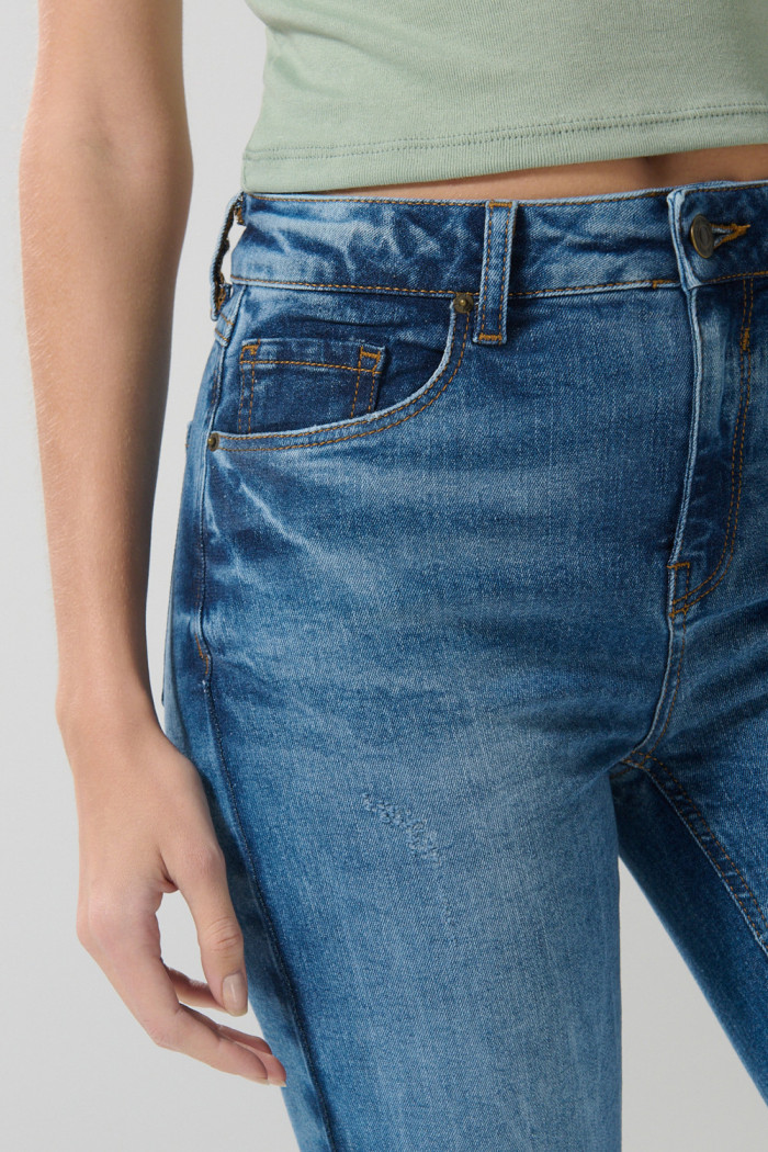 Jean tiro alto jegging azul claro con rotos y desgastes