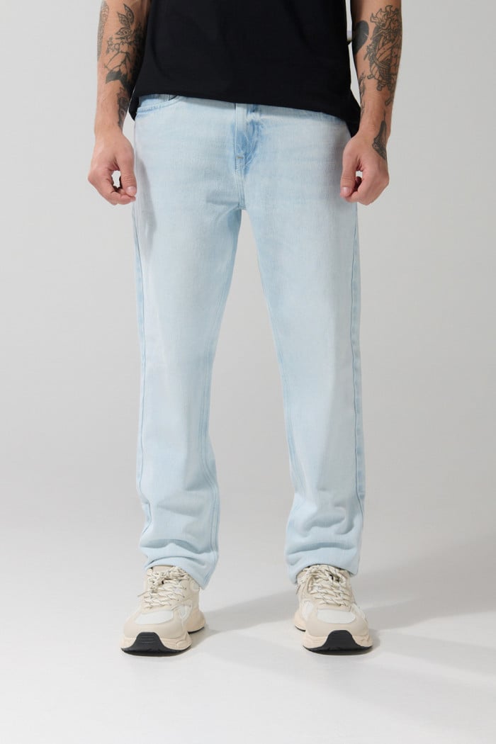 Jean tiro bajo 90´S bota recta azul claro con desgastes