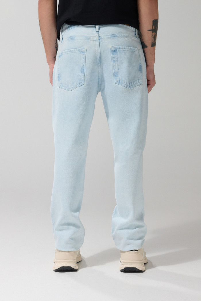 Jean tiro bajo 90´S bota recta azul claro con desgastes