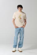 Jean azul tipo 90´S con tiro bajo, bota recta y desgastes