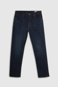 Jean azul intenso straight leg con bota recta y tiro bajo