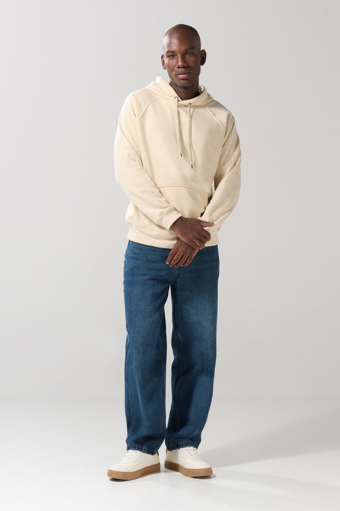 Jean baggy azul oscuro tiro medio con bota ancha y bolsillos