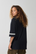 Camiseta oversize azul intensa cuello V con arte de Yale
