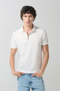 Camiseta crema clara tipo polo manga corta con botones