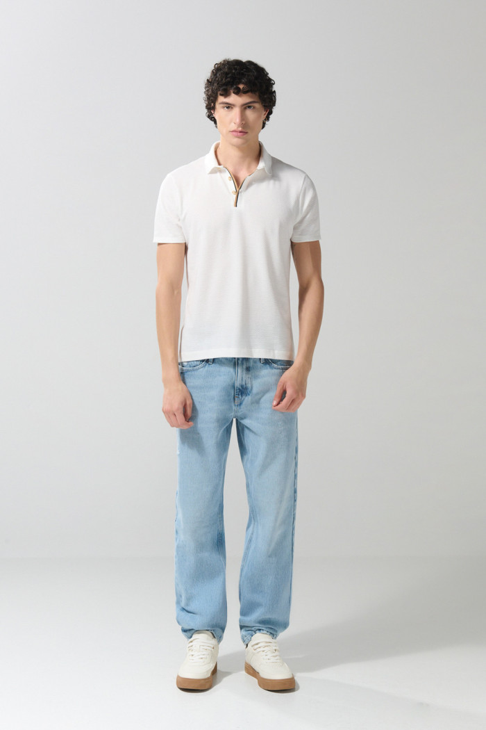 Camiseta crema clara tipo polo manga corta con botones