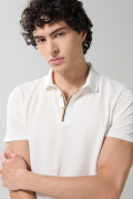 Camiseta crema clara tipo polo manga corta con botones
